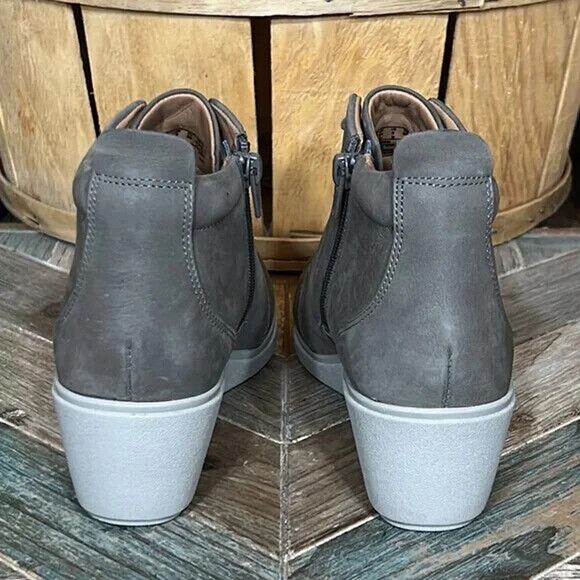 Clarks Unstructured Un Tallara Eva Taupe Nubuck Ankle Booties Boots Women Size 8 - Picture 6 of 12